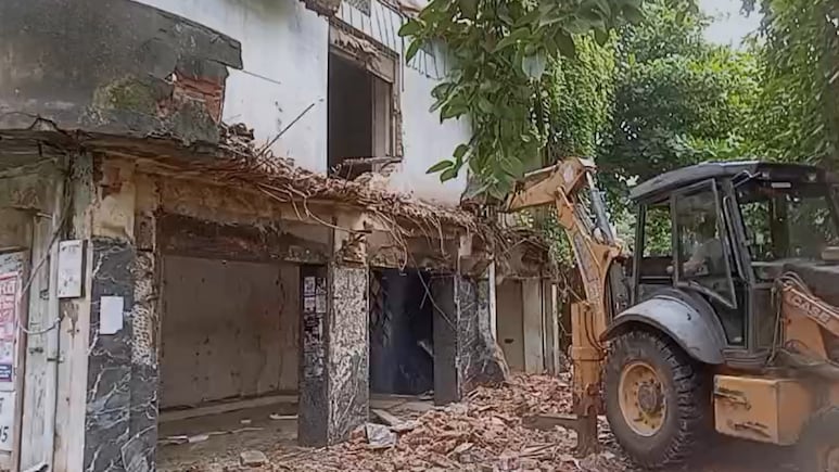रीवा की 75 साल पुरानी ऐतिहासिक चौरसिया बिल्डिंग पर क्&zwj;यों चला बुलडोजर?&nbsp;