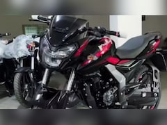 Pulsar 150 फैन्स के लिए खुशखबरी! एजेंसी पहुंचने लगी बाइक, देख लें झलक