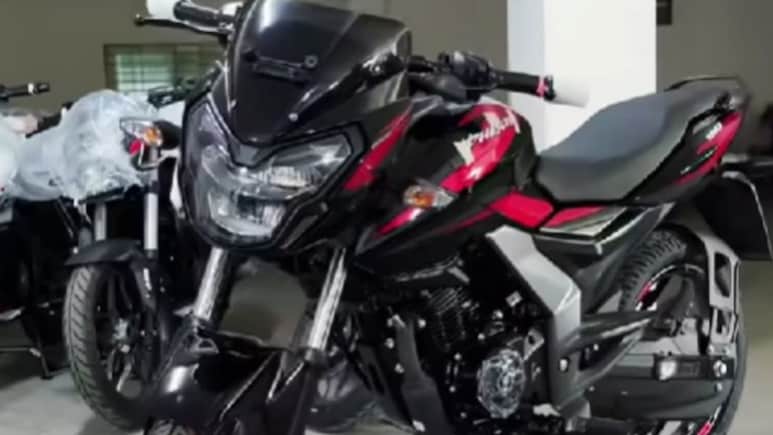 Pulsar 150 फैन्स के लिए खुशखबरी! एजेंसी पहुंचने लगी बाइक, देख लें झलक