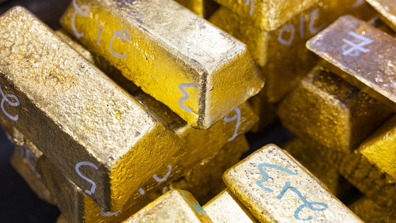 Gold Holds Losses As Bond Selloff, Hormuz Limbo Weigh On Outlook