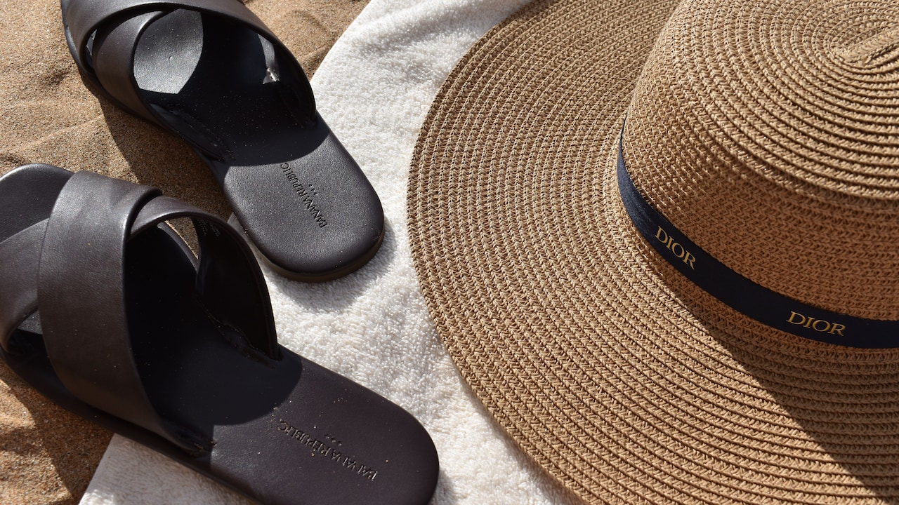 10 Reasons Sandal Footbeds Turn Dark Even When Your Feet Are Clean 10 Reasons Sandal Footbeds Turn Dark Even When Your Feet Are Clean