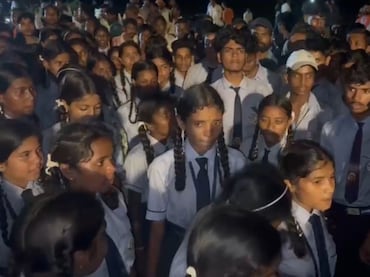 600 छात्रों की लड़ाई सफल: NDTV की पहल पर शिक्षा मंत्री ने मानी बच्चों की मांगें, 12 घंटे बाद खत्म हुआ आंदोलन