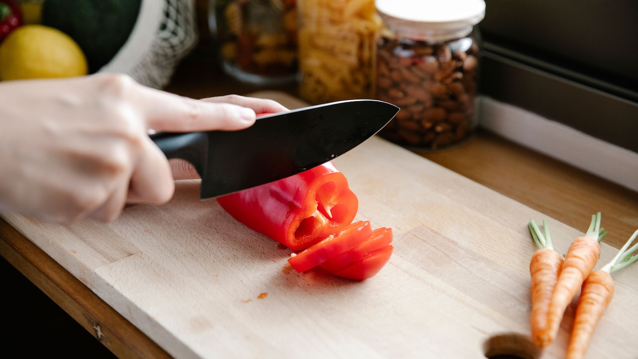 Avoid These 10 Chopping Board Mistakes For Safer Food And Sharper Knives