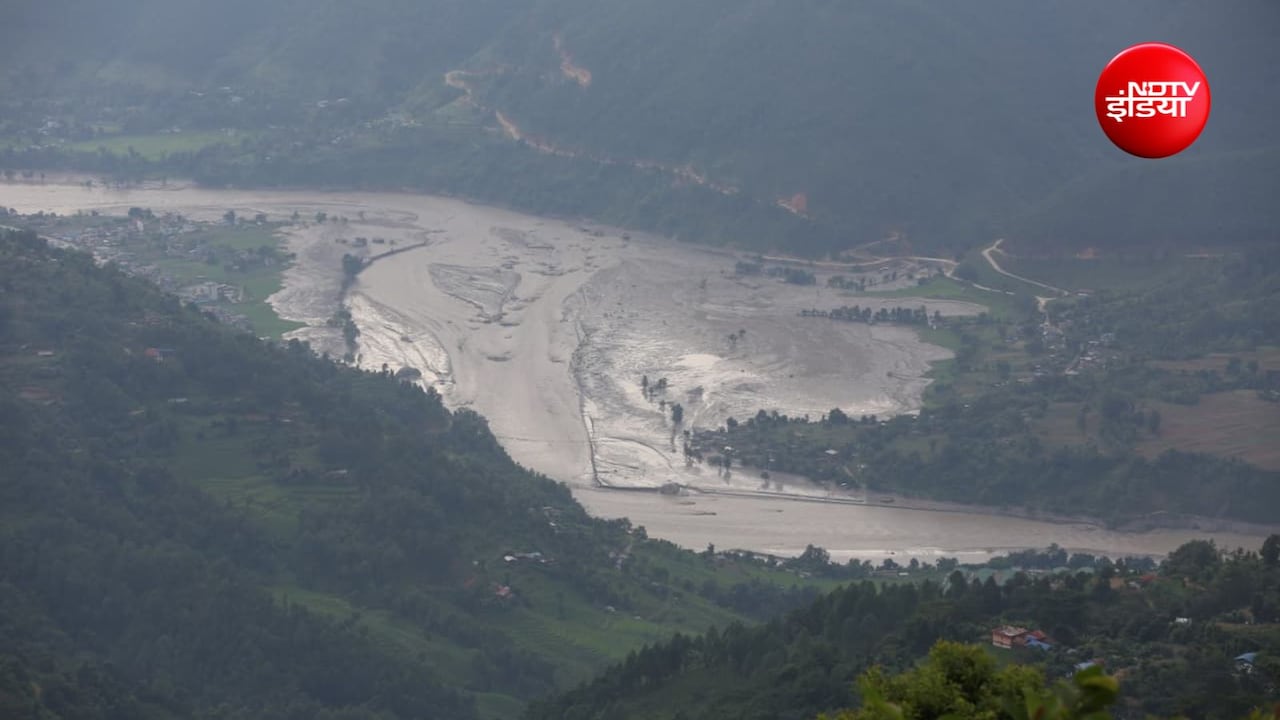 नेपाल बाढ़ में फंसे 31 तीर्थयात्रियों में पूर्व DRDO चीफ सतीश रेड्डी और उनकी पत्नी भी शामिल 
