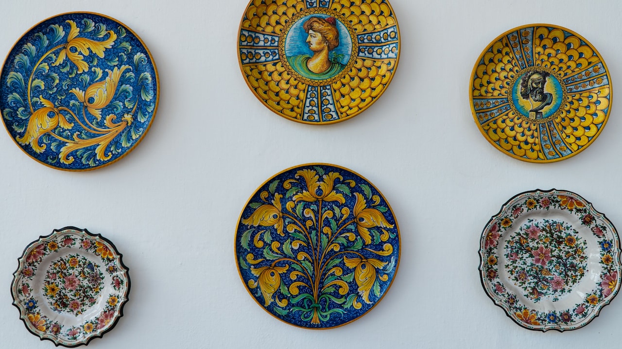 Which wall painting do you want to choose to decorate you r empty walls? Which wall painting do you want to choose to decorate you r empty walls?