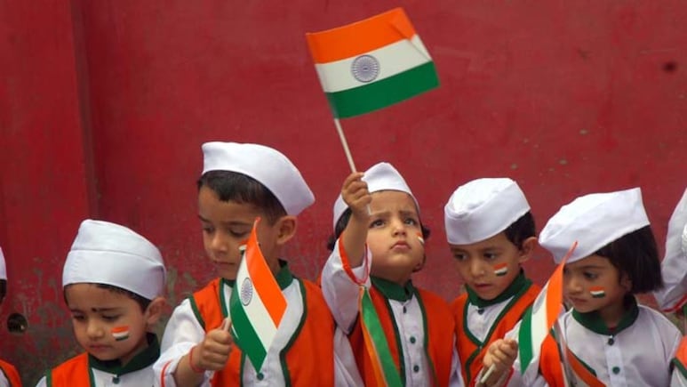 Happy Independence Day 2026: सारे जहां से अच्छा हिंदुस्तान हमारा...इन संदेशों के साथ अपनों को भेजें स्वतंत्रता दिवस 2026 की शुभकामनाएं