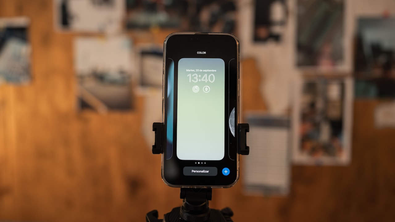 10 Phone-Mount Mistakes That Make Heavy Smartphones Wobble Or Fall 10 Phone-Mount Mistakes That Make Heavy Smartphones Wobble Or Fall