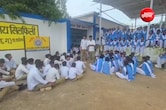 छात्राओं से अश्लील हरकत के आरोप, प्रिंसिपल के खिलाफ फूटा गुस्सा; विद्यार्थियों ने स्कूल में जड़ दिया ताला