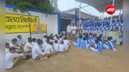 छात्राओं से अश्लील हरकत के आरोप, प्रिंसिपल के खिलाफ फूटा गुस्सा; विद्यार्थियों ने स्कूल में जड़ दिया ताला