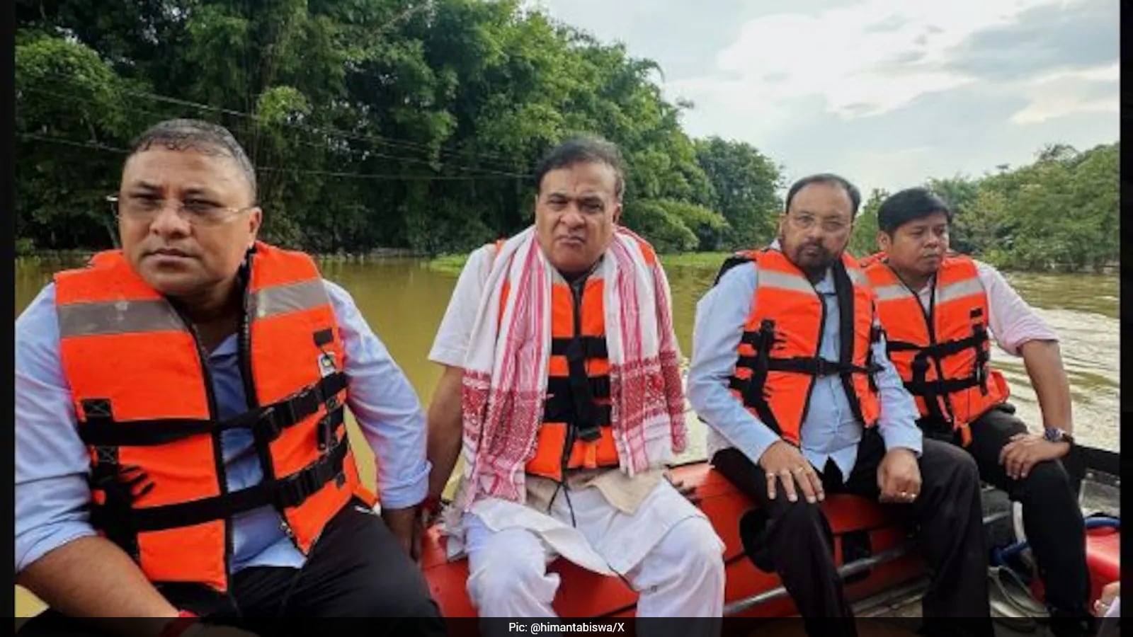 Assam Floods: Himanta Sarma Visits Flood Affected Areas Of Nazira, Mahmora, Sonari, Relief Compensation To Begin After August 9