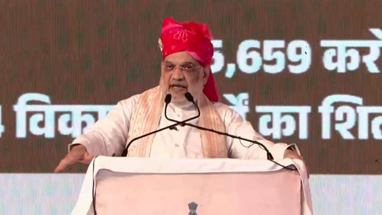 वंदे मातरम पर अब भी जारी विवाद: अमित शाह ने साधा निशाना, कांग्रेस बोली- आखिर सवाल उठा कौन रहा है