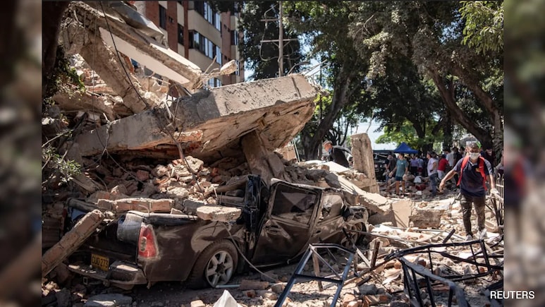 Video: People Flee Collapsing Building As Earthquake Kills 132 In Colombia