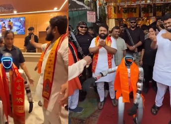 Robot Attends Puja, Dances At Ujjain Shop Launch. Harsh Goenka Says, 'Only In India' Robot Attends Puja, Dances At Ujjain Shop Launch. Harsh Goenka Says, 'Only In India'