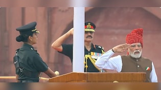 कैप्टन सोनिया सिंह कौन हैं? ध्वजारोहण के समय पीएम मोदी के साथ लाल किले पर आईं थीं नजर