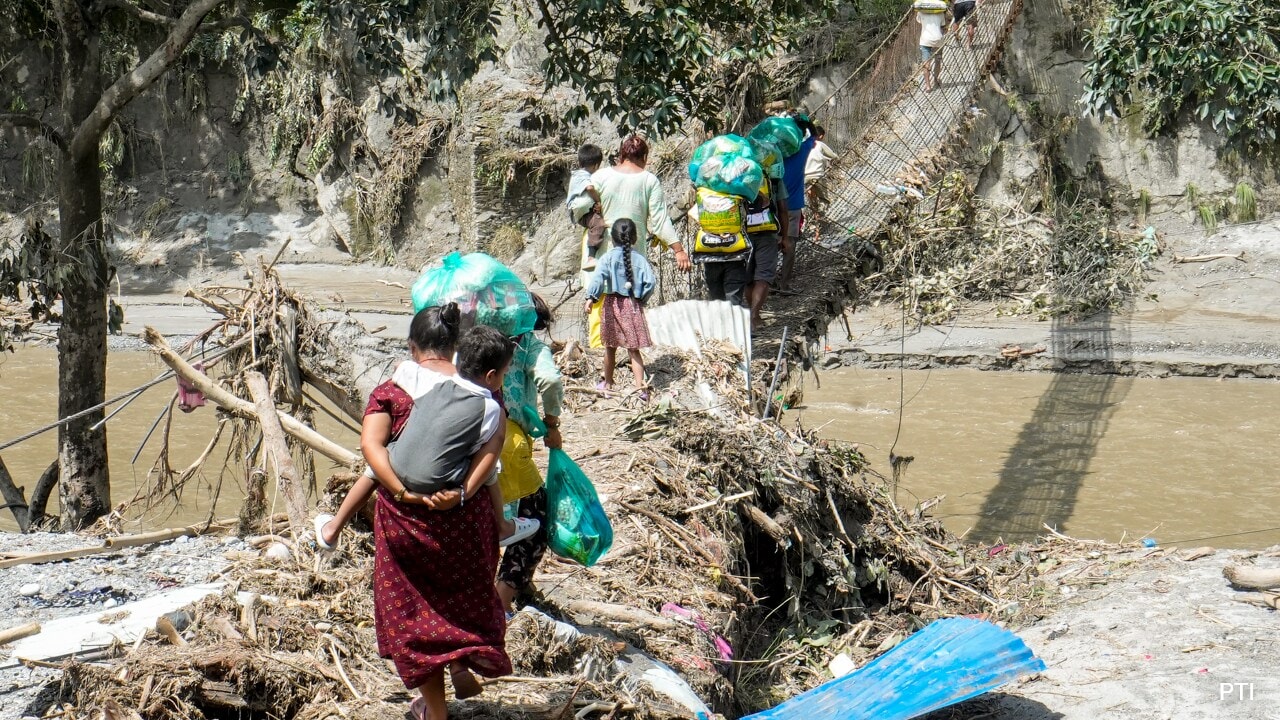 Himanta Biswa Sarma Speaks To 8 Assam Residents Rescued In Nepal