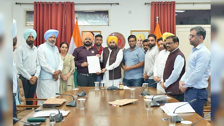 पंजाब में स्कूल टीचरों की सैलरी में 120% का इजाफा, चुनाव से पहले भगवंत मान का बड़ा फैसला