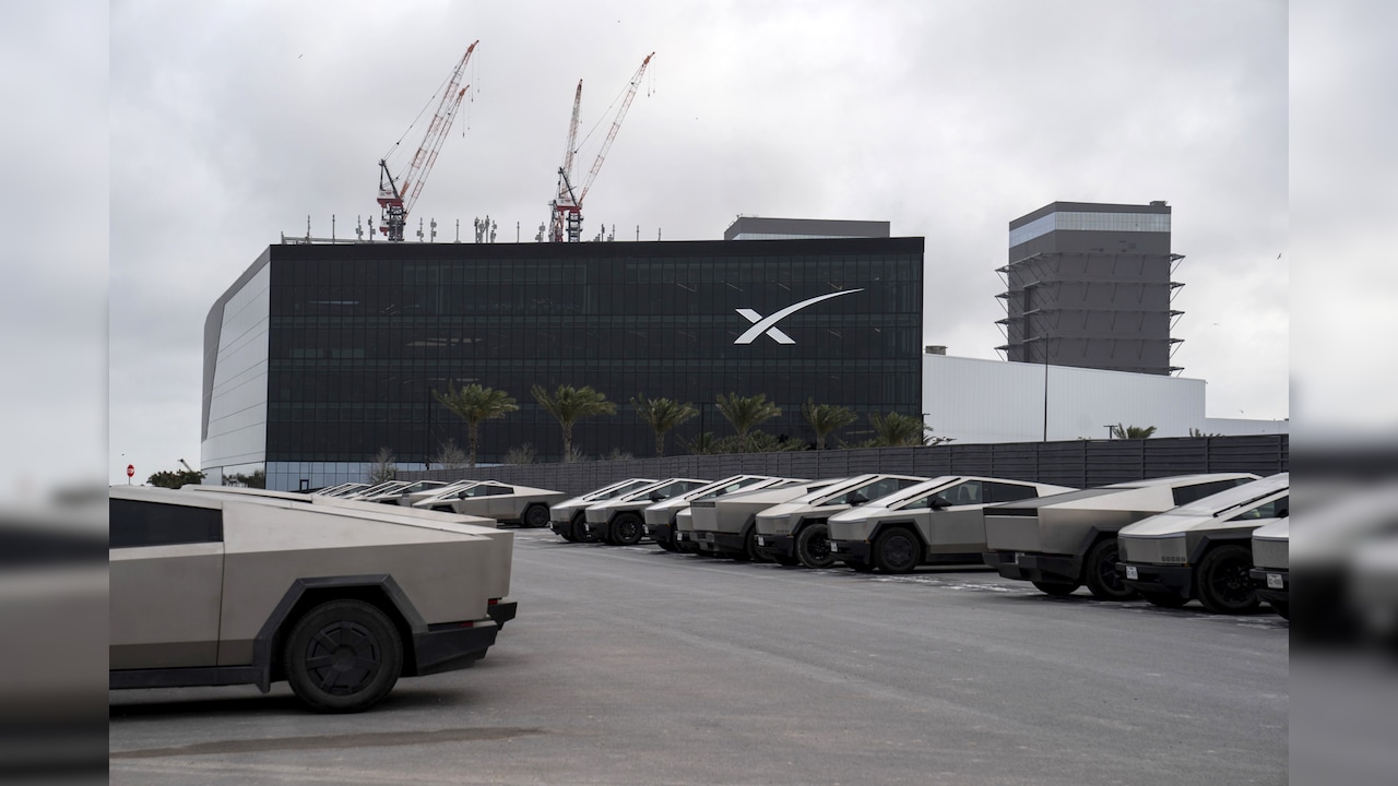 SpaceX Outlines Plans To Take On AT&T, Verizon And T-Mobile