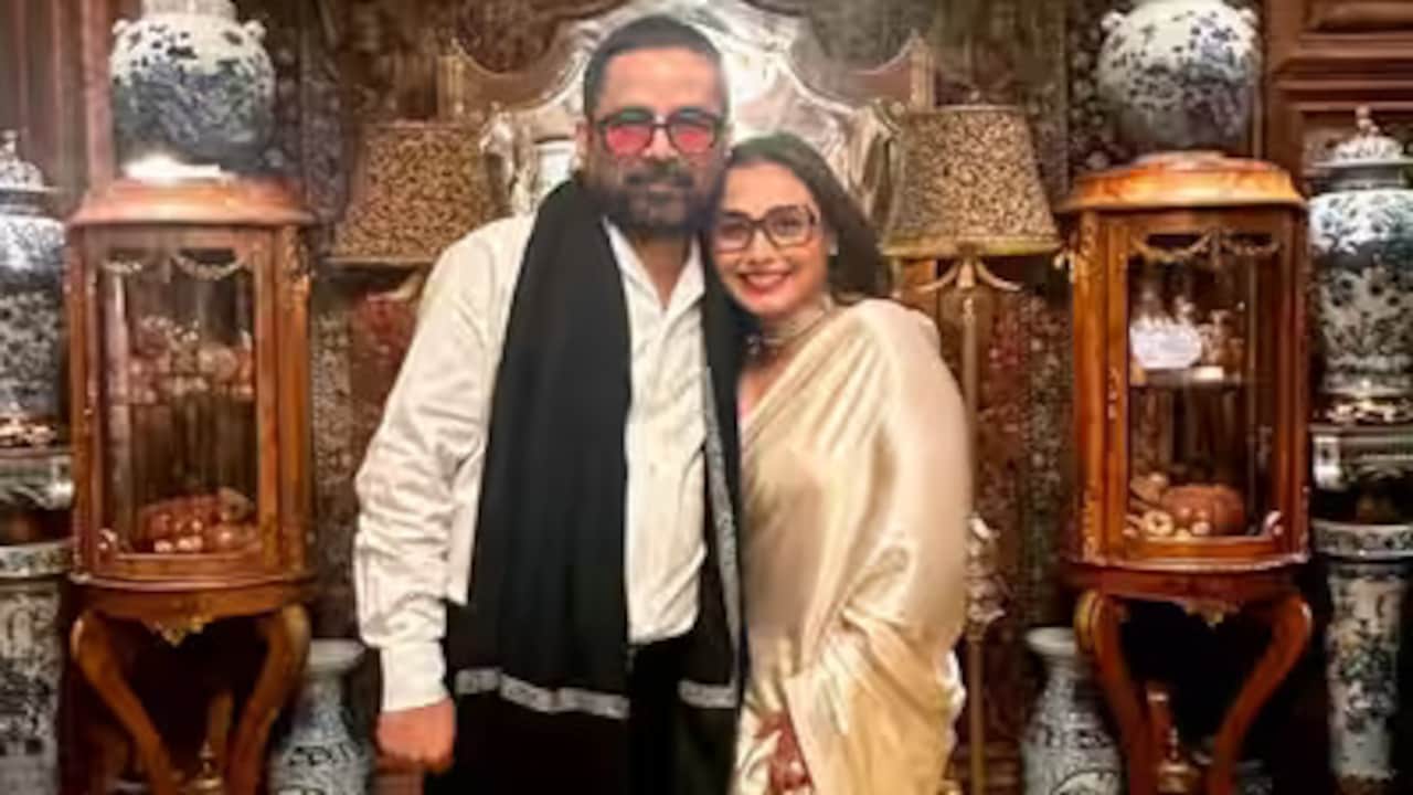 Rani Mukerji Keeps It In A Cream Silk Saree At Sabyasachi's Delhi Store Launch