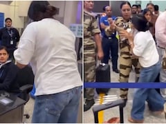 इंडिगो की फ्लाइट कैंसिल हुई तो महिला ने कन्वेयर बेल्ट पर चढ़कर किया हंगामा, बोलीं- 'बच्चे की तबीयत खराब है'