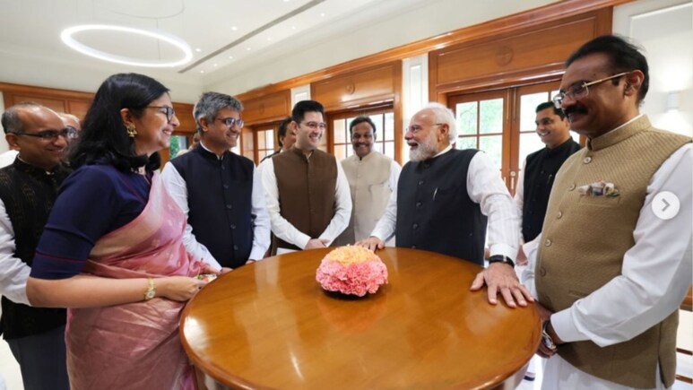 पीएम मोदी बोले- बेड पर जाते ही 8 सेकेंड में आ जाती है नींद, सांसदों को नसीहत, फोन पर न करें अभद्रता