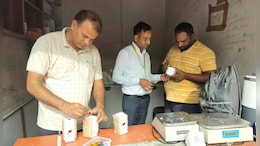 रक्षाबंधन से पहले नोएडा में बड़ी कार्रवाई, 910 किलो पनीर और 160 किलो मिठाई नष्ट