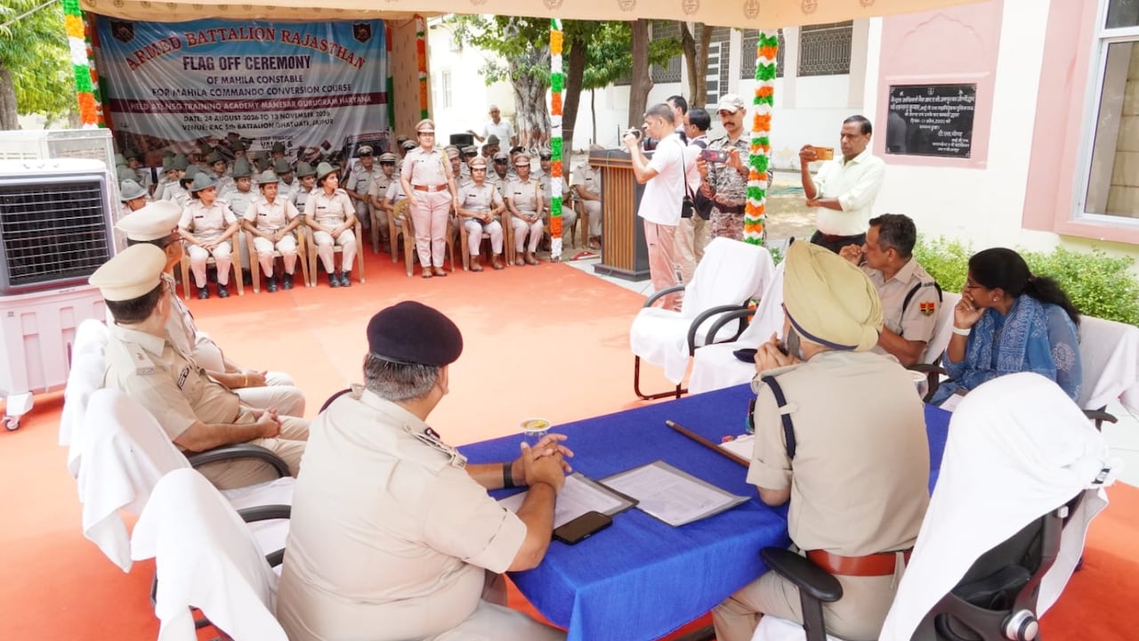 एडीजी (आर्म्स बटालियन्स राजस्थान) रूपेन्द्र सिंघ ने ब्रीफिंग दी. एडीजी (आर्म्स बटालियन्स राजस्थान) रूपेन्द्र सिंघ ने ब्रीफिंग दी.
