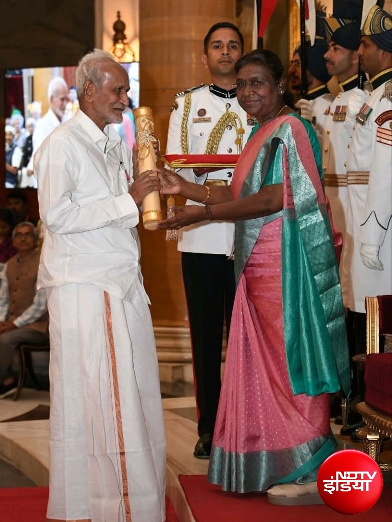 Rajnikanth wanted to adopt this man as father who donated Rs 30 crore and worked as waiter. Rajnikanth wanted to adopt this man as father who donated Rs 30 crore and worked as waiter.