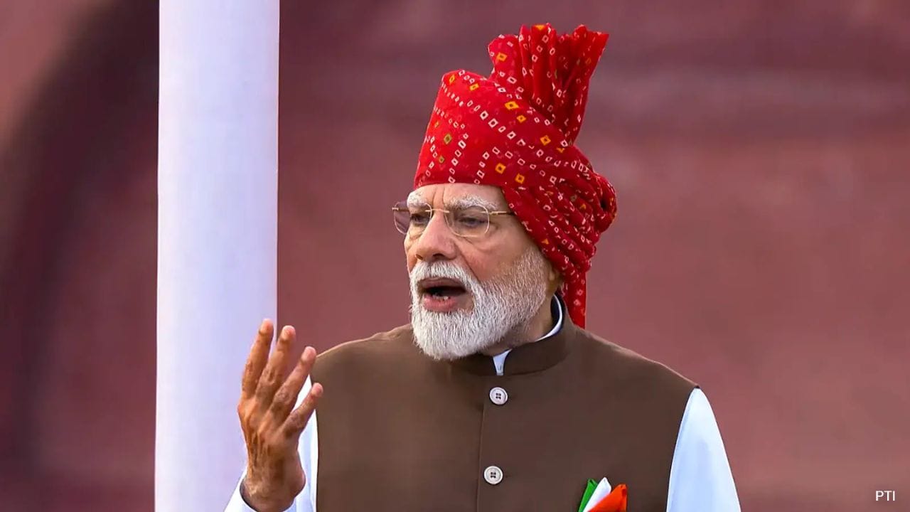 लाल किले से पहली बार गूंजा ‘वंदे मातरम्’, पीएम मोदी बोले, ‘राष्ट्रीय गीत’ के 150 साल पर इससे बेहतर अवसर नहीं
