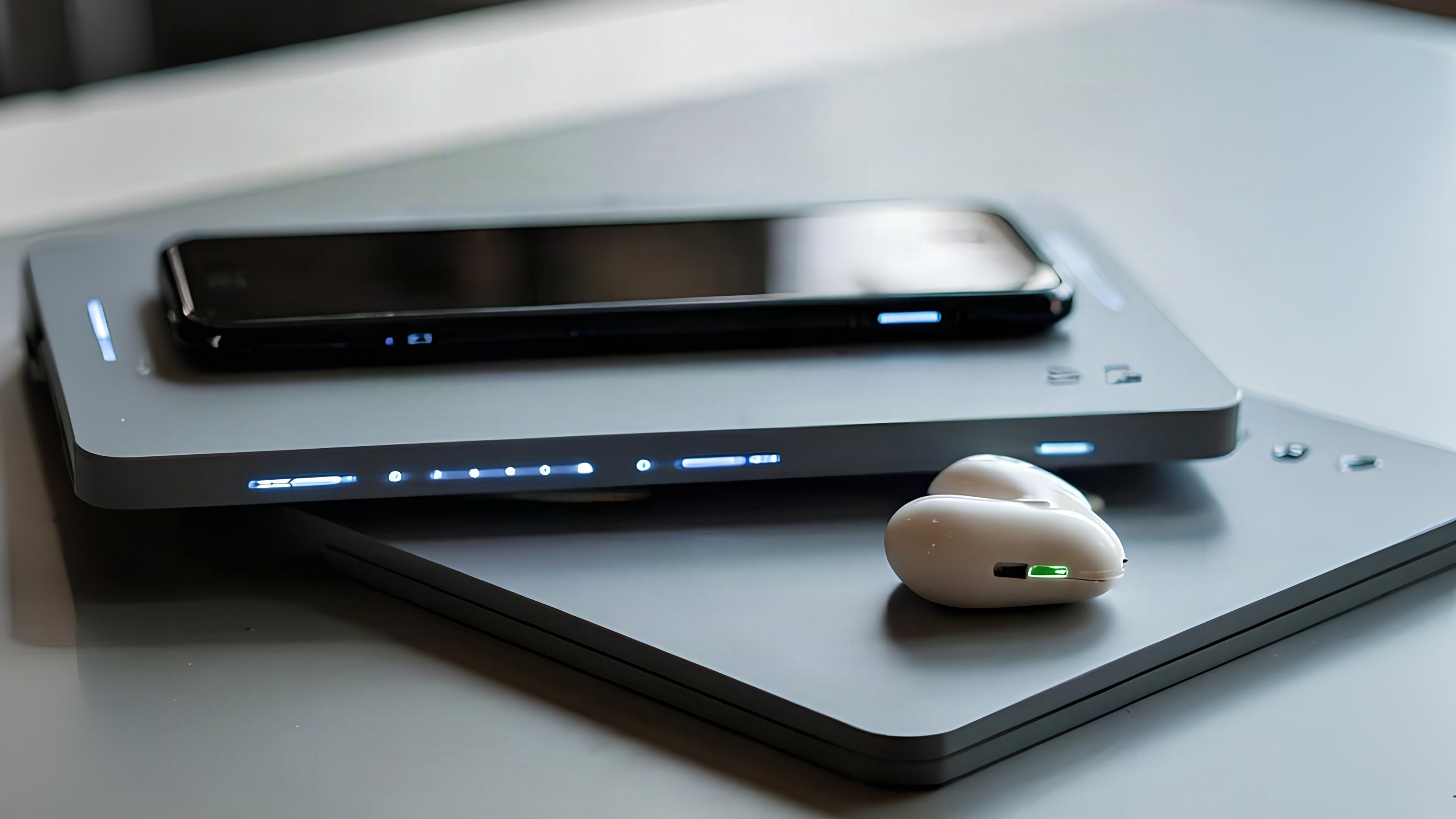 5 Best Multi-Device Charging Pads for Home Desks 