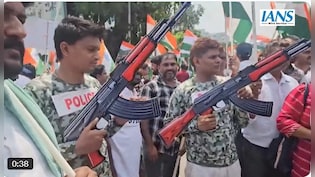 LIVE: छात्रों की मांगों को लेकर पटना में तेजस्वी यादव का विरोध मार्च, डमी AK-47 लेकर पहुंचे प्रदर्शनकारी