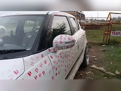 महंगा पड़ा कार पर 3400 लिपस्टिक किस का स्टंट! पुलिस ने काटा चालान, जानें क्यों हुई कार्रवाई