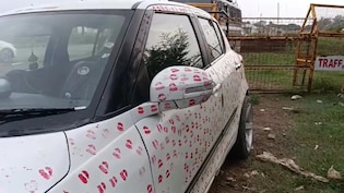 महंगा पड़ा कार पर 3400 लिपस्टिक किस का स्टंट! पुलिस ने काटा चालान, जानें क्यों हुई कार्रवाई