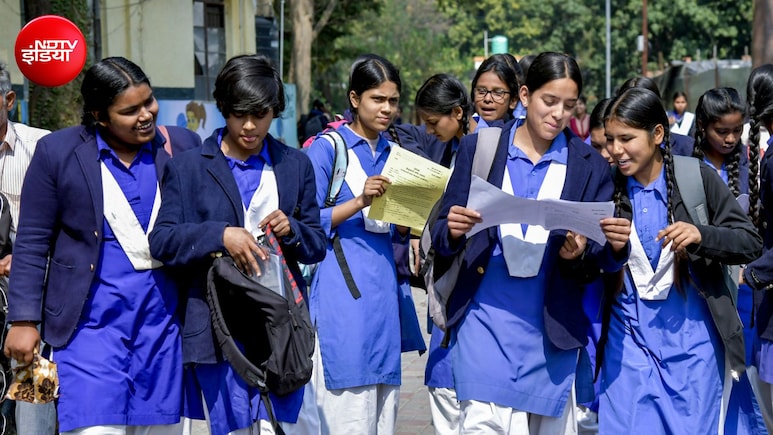 दिल्ली सरकार ने वापस लिया तीसरी भाषा वाला नियम, 10वीं बोर्ड परीक्षा के लिए CBSE के नियम होंगे लागू