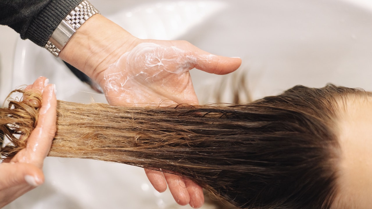Is Hair Build-Up Blocking Your Conditioner? 10 Signs To Watch For Is Hair Build-Up Blocking Your Conditioner? 10 Signs To Watch For