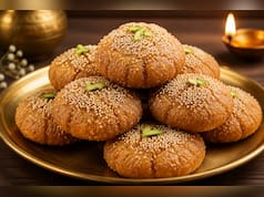 बिना चाशनी बनाएं महाराष्ट्र की फेमस अनारसा मिठाई, जानें हलवाई वाली सीक्रेट रेसिपी