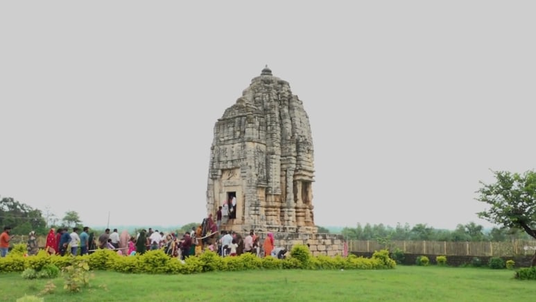 MP: कुत्ते की समाधि पर बना है यह महादेव का मंदिर, कलचुरी काल में बना था, इसके पीछे छिपी है सदियों पुरानी कहानी