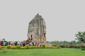 MP: कुत्ते की समाधि पर बना है यह महादेव का मंदिर, कलचुरी काल में बने मंदिर के पीछे छिपी है सदियों पुरानी कहानी