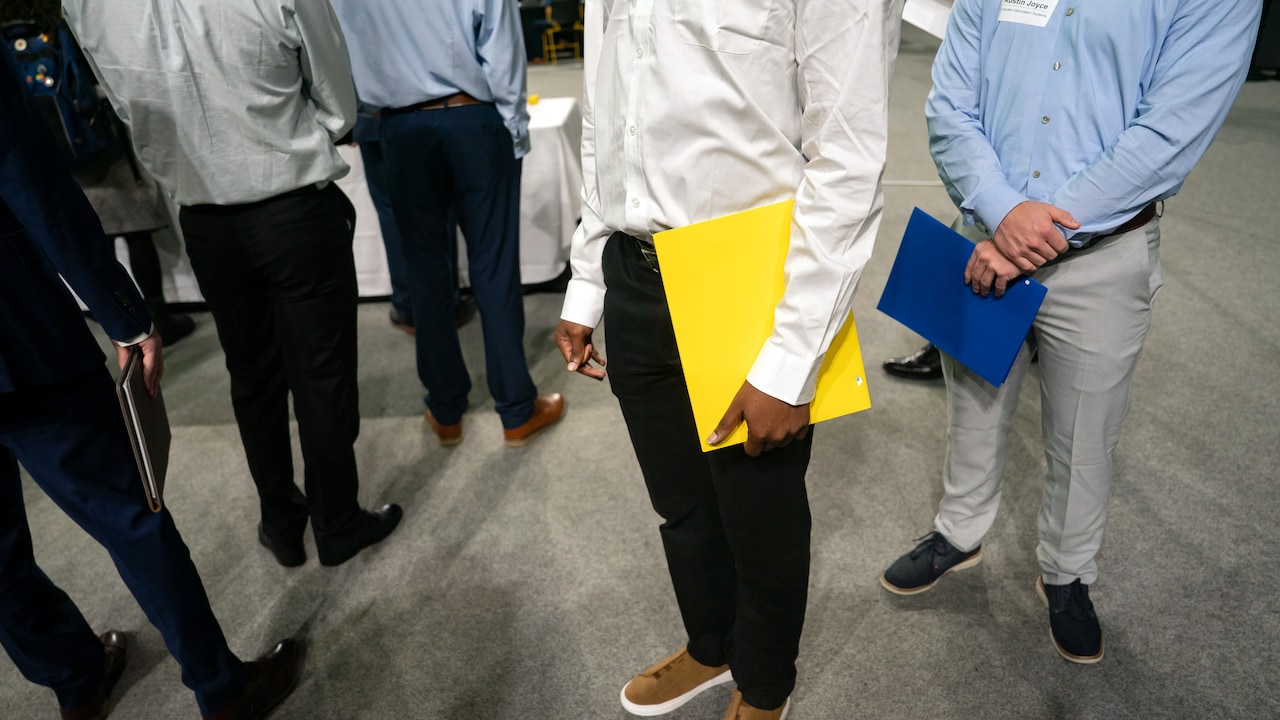 US Initial Jobless Claims Remain Stable Below 200,000