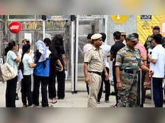 जयपुर में आयुष PG एग्जाम के दौरान बिजली हो गई गुल, सेंटर पर छात्रों ने किया जमकर हंगामा