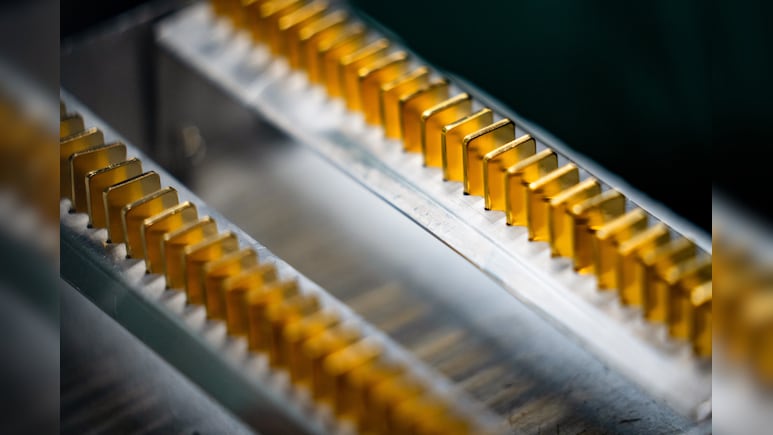 Gold Holds Near Three-Month High As Traders Weigh Treasury Moves