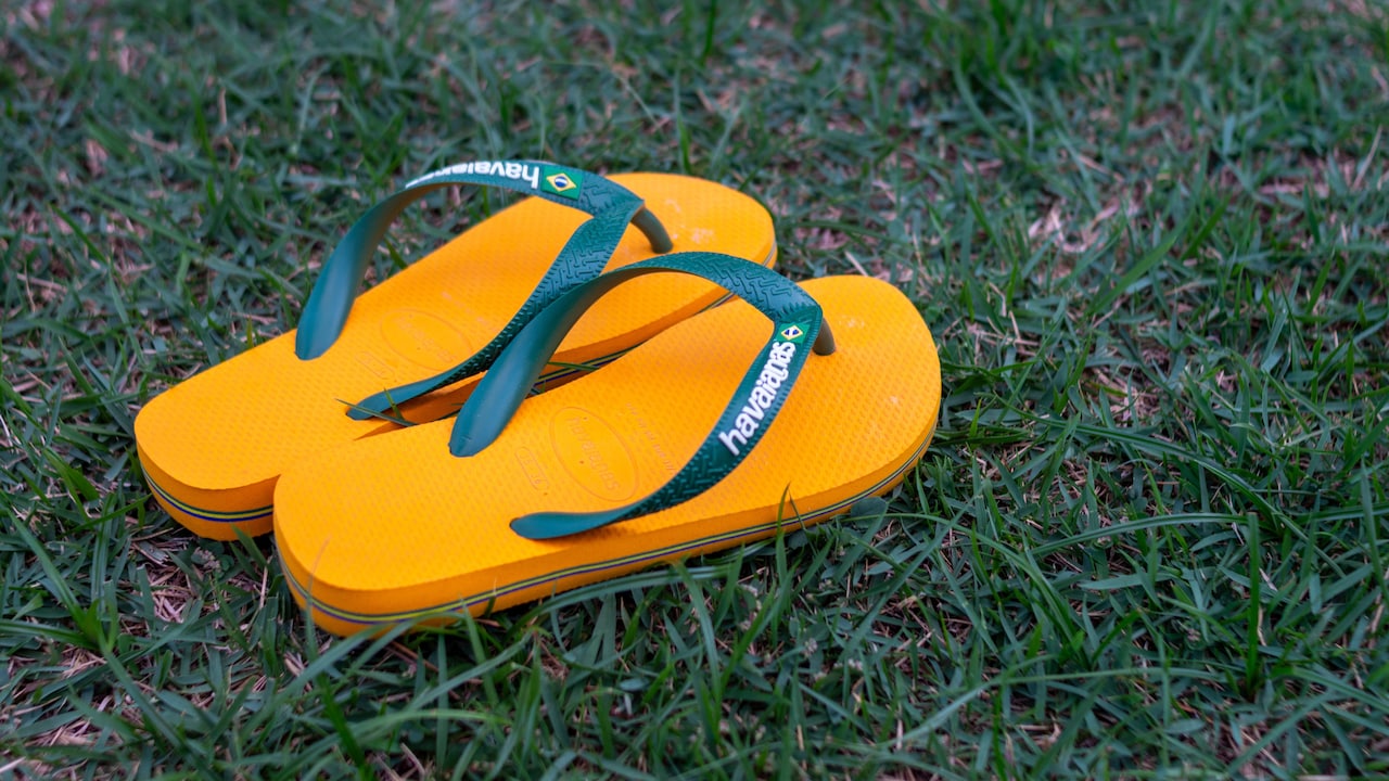 10 Reasons Sandal Footbeds Turn Dark Even When Your Feet Are Clean 10 Reasons Sandal Footbeds Turn Dark Even When Your Feet Are Clean