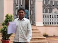जिंदा युवक को प्रशासन ने कागजों में बना दिया मृत, कलेक्ट्रेट पहुंचकर बोला- 'दाने-दाने को मोहताज कर दिया साहब'