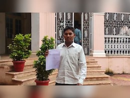 जिंदा युवक को प्रशासन ने कागजों में बना दिया मृत, कलेक्ट्रेट पहुंचकर बोला- 'दाने-दाने को मोहताज कर दिया साहब'
