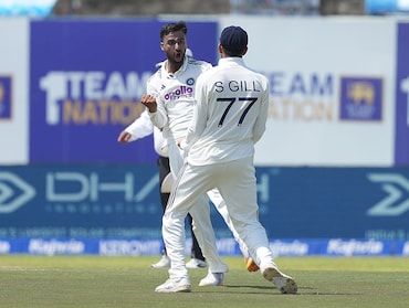 IND vs SL: मानव सुथार ने मचाया हाहाकार, एक ओवर में 3 शिकार, 75वें ओवर का पूरा लेखा-जोखा