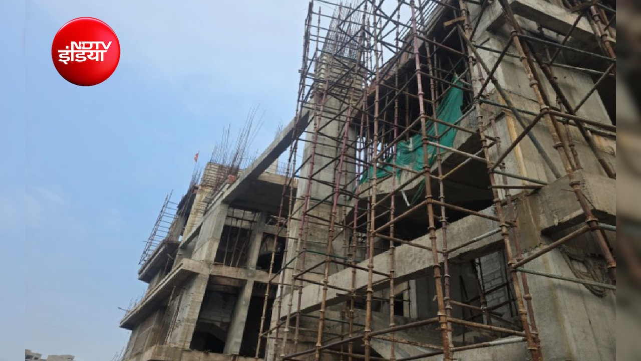 मथुरा में निर्माणाधीन मॉल की सेटरिंग गिरी, एक मजदूर की मौत; कई के दबने की आशंका