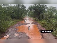 3 किलोमीटर की सड़क में 1563 से ज्यादा गड्ढे! कीचड़ में कंधों पर शव ले जाने को मजबूर ग्रामीण