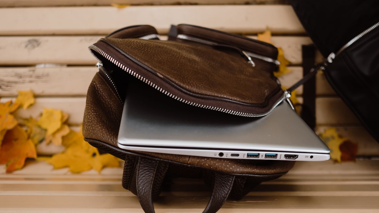 ऑफिस से लेकर ट्रैवल तक, वीमेन के लिए 7 शानदार Laptop Backpacks जिनमें फिट होगा सारा जरूरी सामान, कीमत भी है कम