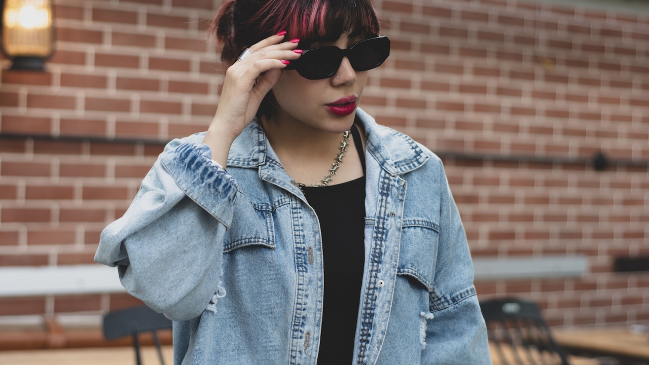 Why Your Denim Jacket Pulls Across The Back: 10 Fit Problems To Check Why Your Denim Jacket Pulls Across The Back: 10 Fit Problems To Check