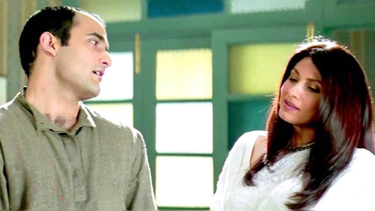 Why Akshaye Khanna And Dimple Kapadia's 'Forbidden Romance' Was The Real Plot Of Dil Chahta Hai