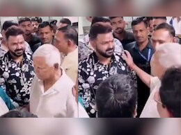 'चाचा, बहुत दिन बाद मिले', पवन स&zwj;िंह ने लालू यादव के पैर छूकर ल&zwj;िया आशीर्वाद, वीड&zwj;ियो वायरल